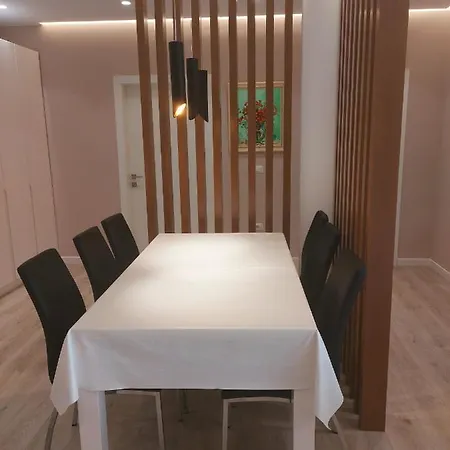 דירה Luxurious Double Bedroom